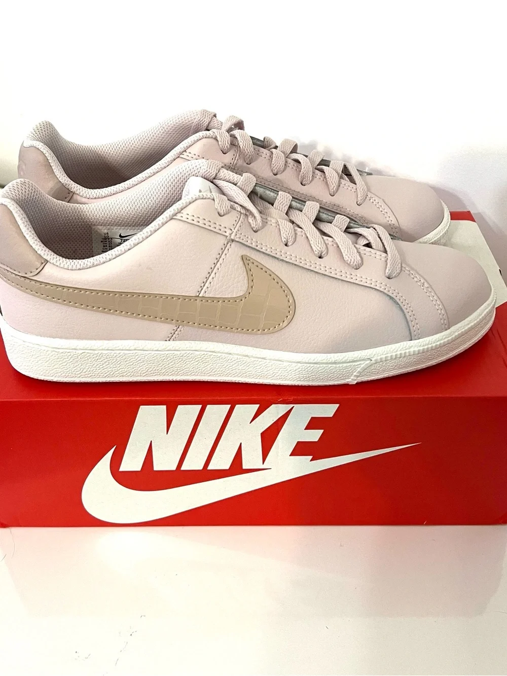 Nike Women's light lavender Low-Top Sneakers with Taupe Swoosh NEW In Box